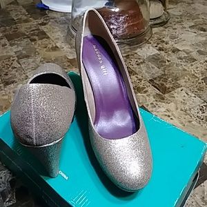 Glitter Gold Madden Girl pumps Never worn